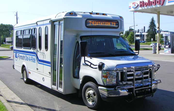 Plymouth Dial-a-Ride Ford E-450 Glaval Bus Universal 6084
